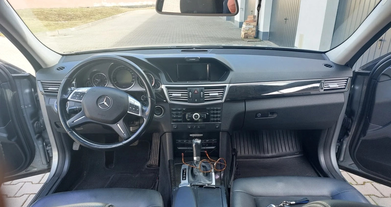 Mercedes-Benz Klasa E cena 39999 przebieg: 290000, rok produkcji 2010 z Świnoujście małe 106